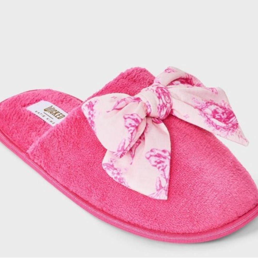 In hand Wicked x Katie Kime Women’s Graphic Slippers - Pink | NWT
